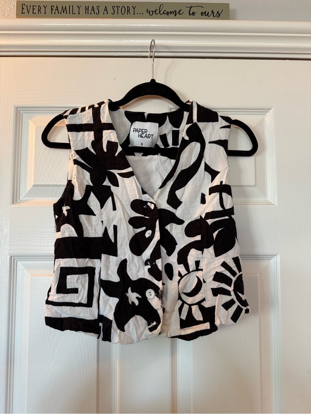 Black & White Abstract Print Sleeveless Button Vest